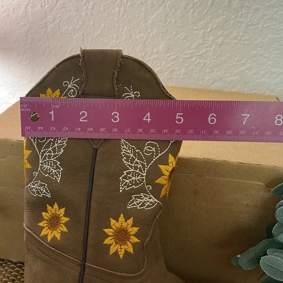 Beautiful Elliut western boot size 13 - Picture 11 of 11